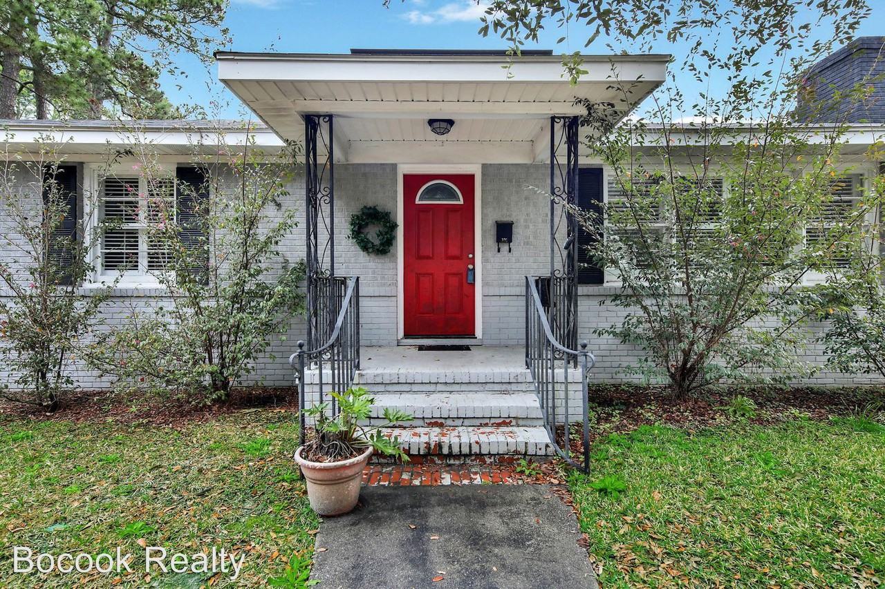 330 Oxford Drive - Photo 2 of 36