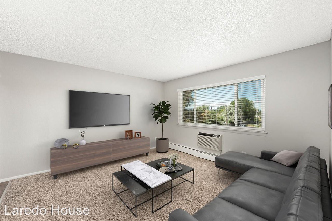 Laredo House - Photo 2 of 23