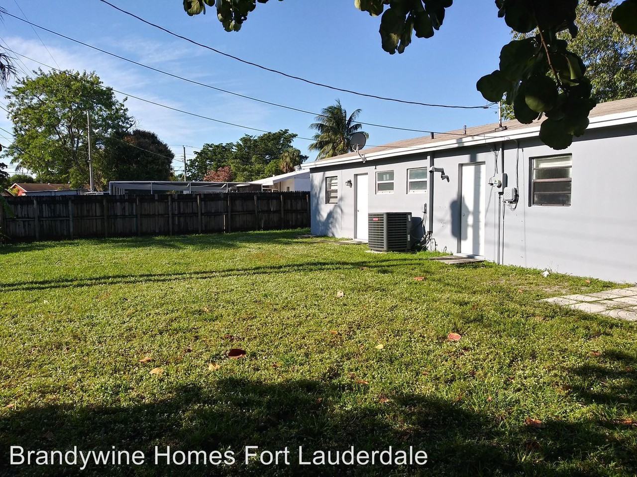 1800 Sw 68th Ave - Photo 3 of 12