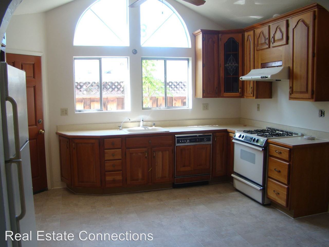 2074 Sierra Rd - Photo 3 of 7