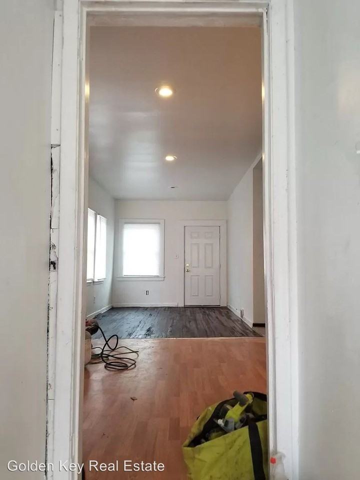19457 Evergreen Rd - Photo 2 of 3