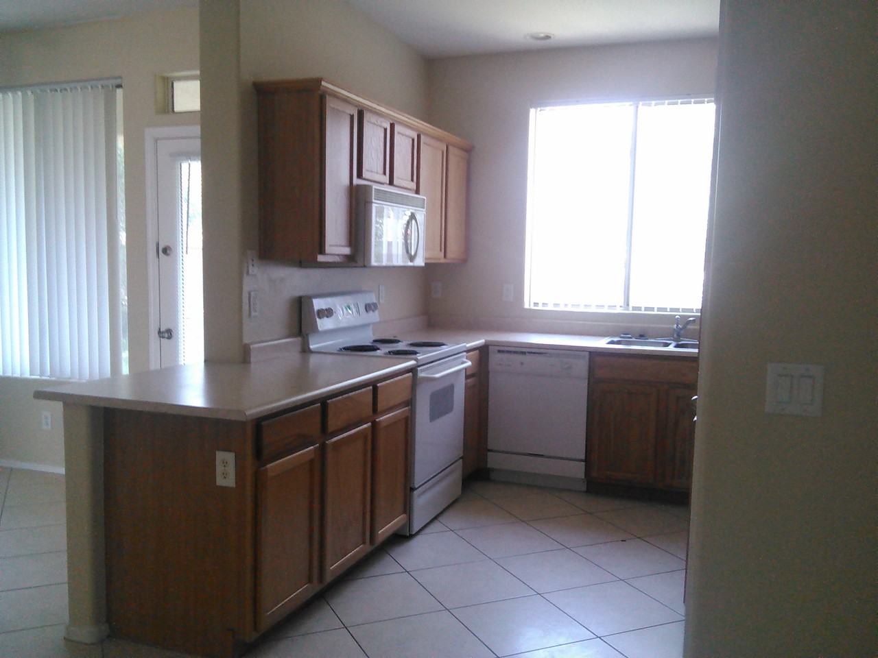 3120 S Lois Ln - Photo 7 of 36