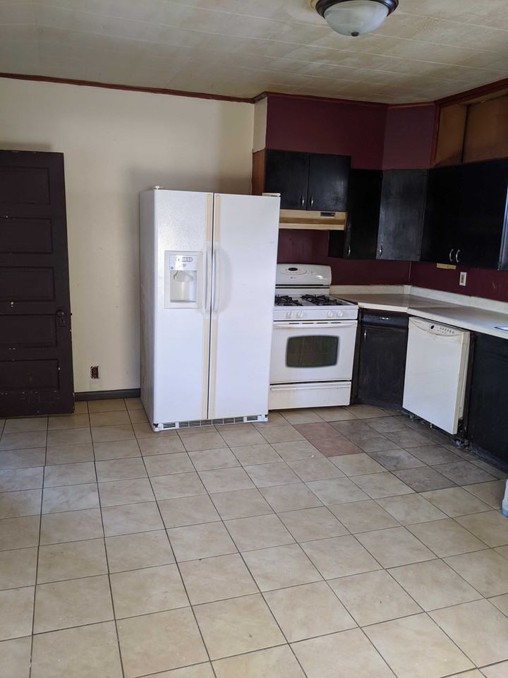 1636 3rd St N - Photo 3 of 10