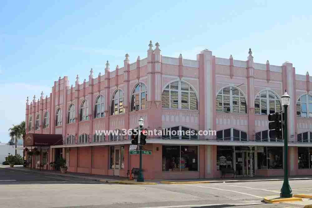 101 West Oak Street - 209 - Photo 2 of 2