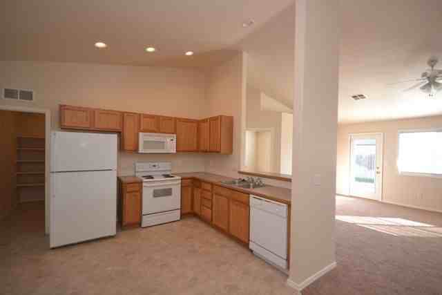 11745 W Mount Hood Ave - Photo 3 of 15
