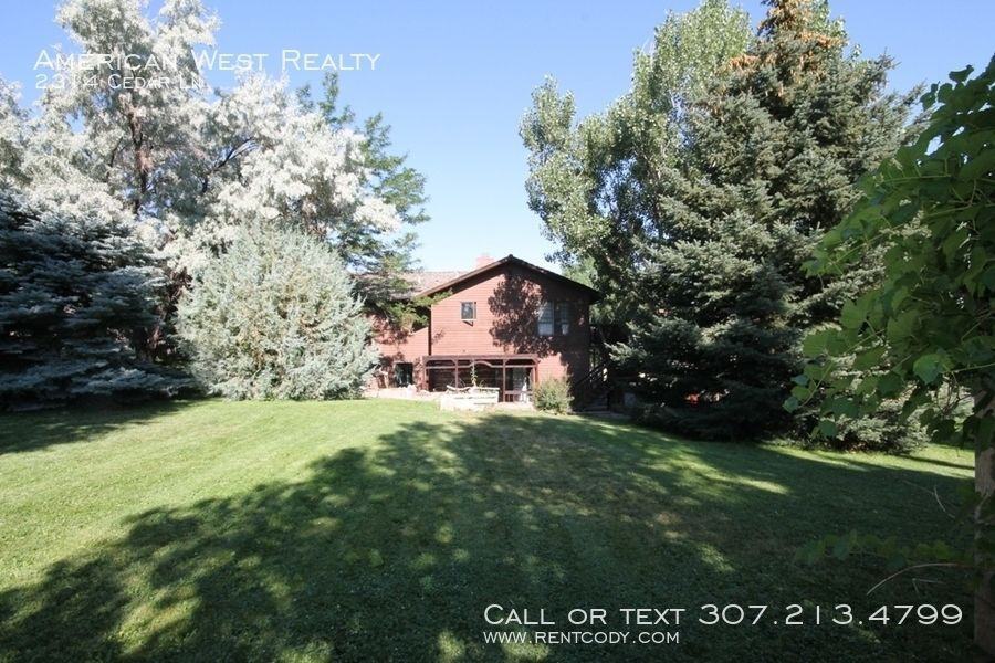 2314 Cedar Ln - Photo 3 of 20