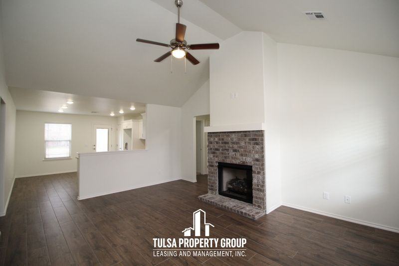 519 W Chestnut St - Photo 2 of 25