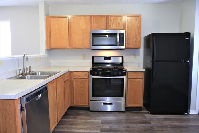 4644 Kenross Drive - Photo 3 of 12