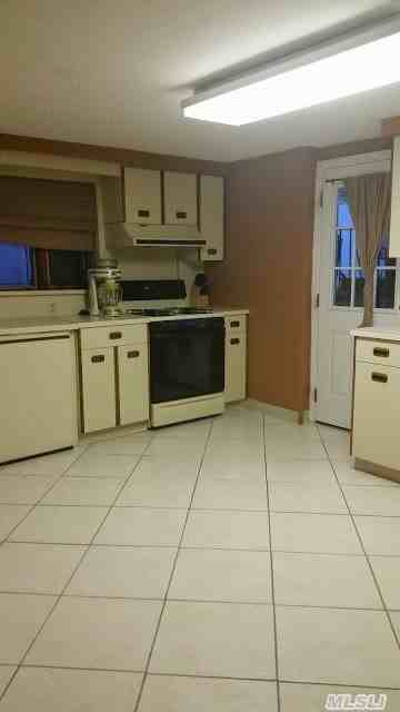 11 West Ct - Photo 2 of 20