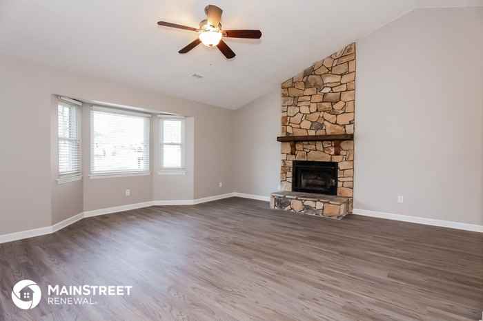 1322 Bellingham Drive - Photo 3 of 16