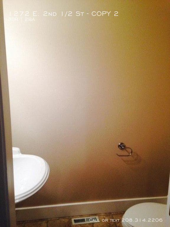 1272 E. 2nd 1/2 St - Photo 3 of 7