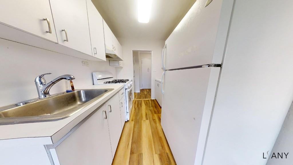 4240 Bowne St 1F - Photo 3 of 4
