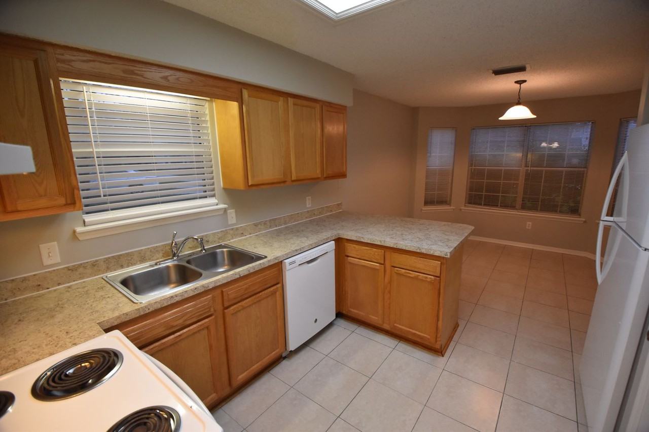 8503 Long Meadow Ct - Photo 3 of 11