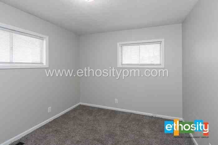 4913 Karen Dr - Photo 3 of 21