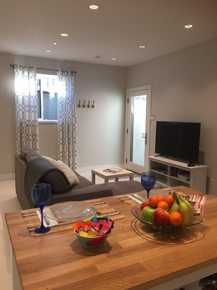 505 Ventura Crescent - Photo 2 of 8