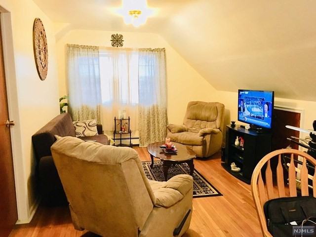 784 Bergen Boulevard 2nd Floor - Photo 3 of 11