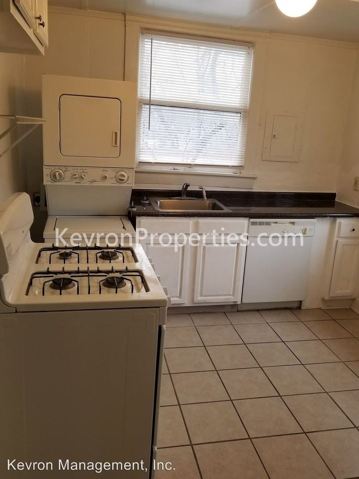 1531 Court Avenue - Photo 3 of 11