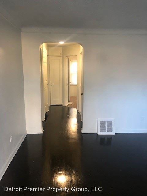 18315 Shaftsbury - Photo 2 of 21