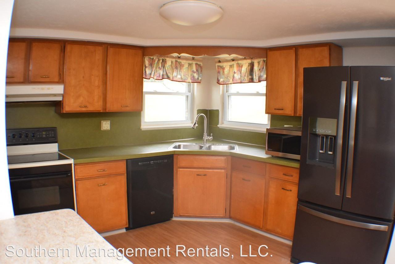 325 Frederick St - Photo 2 of 9