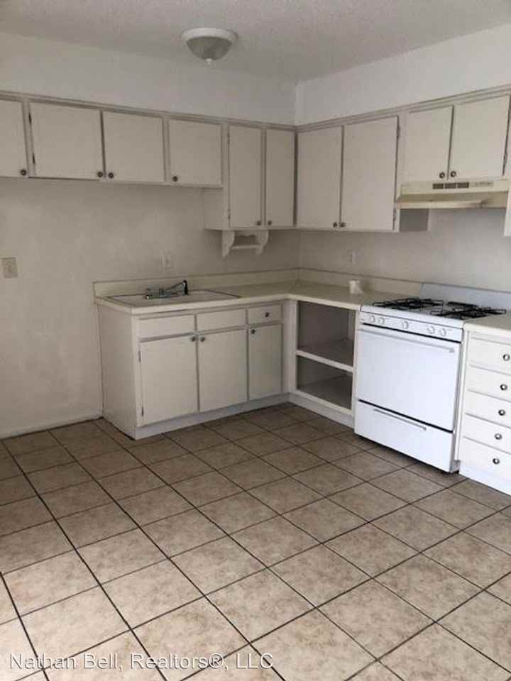 2105 Chestnut - Photo 2 of 9