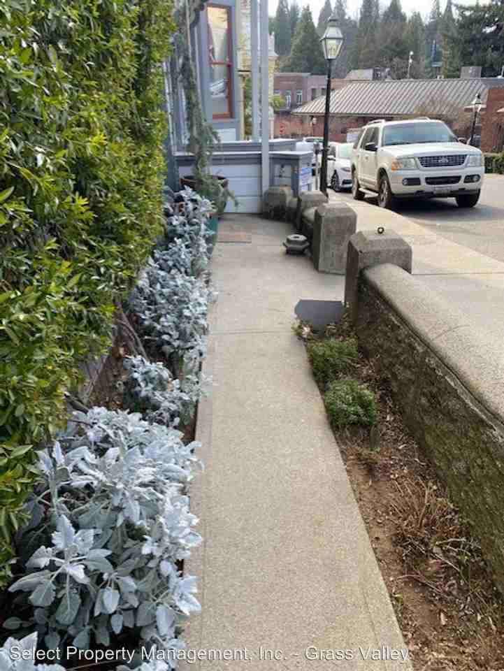 220 Main St - Photo 3 of 6