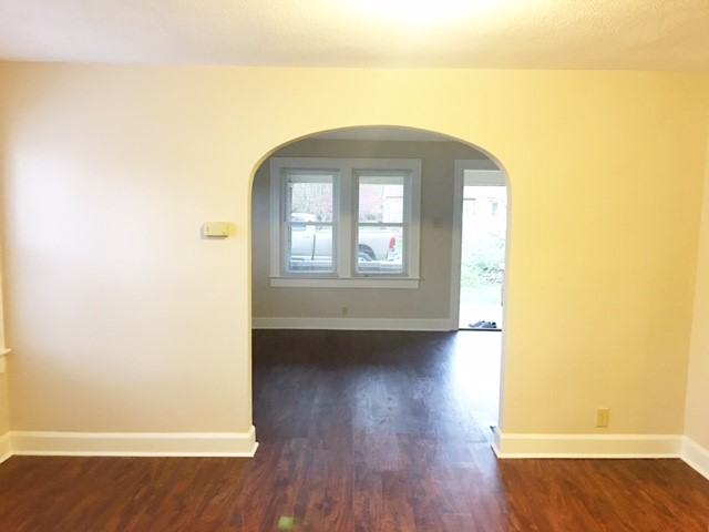 324 Albany St - Photo 3 of 12