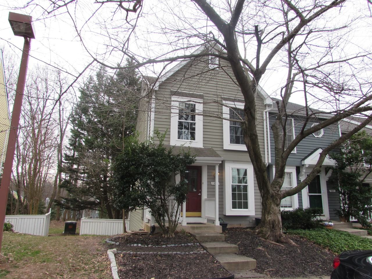 1663 Poplar Grove Dr - Photo 2 of 14