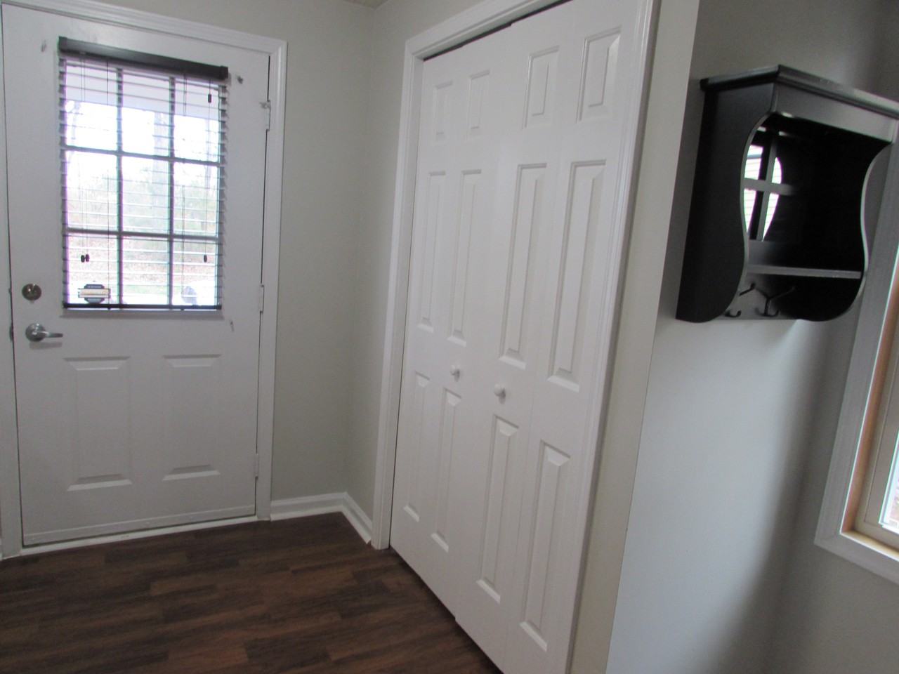 1663 Poplar Grove Dr - Photo 3 of 14