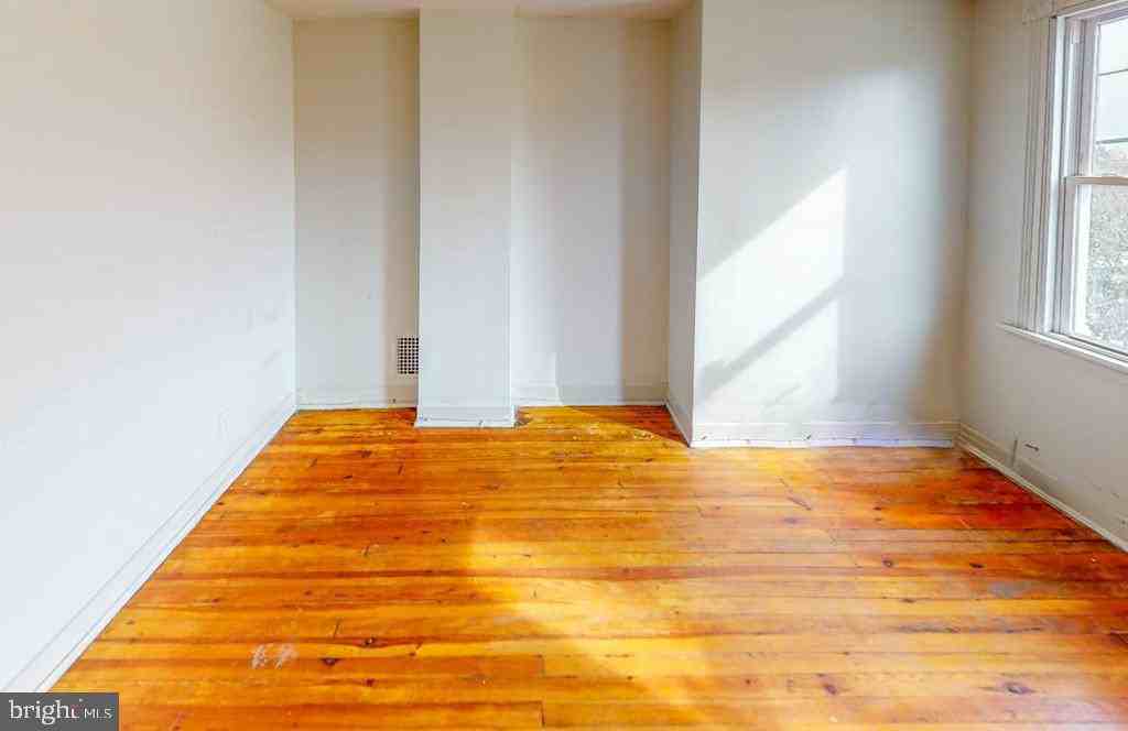 1625 Darley Avenue - Photo 3 of 12