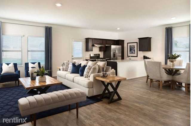 2211 N Austin Ave - Photo 2 of 7