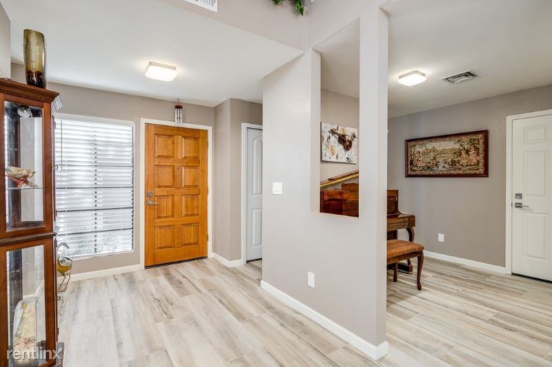 13387 N 103rd St - Photo 2 of 11