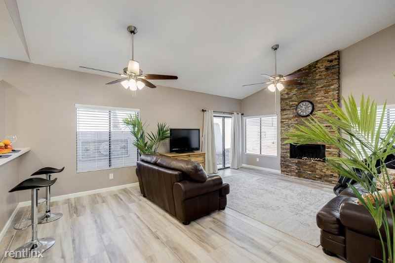 13387 N 103rd St - Photo 3 of 11