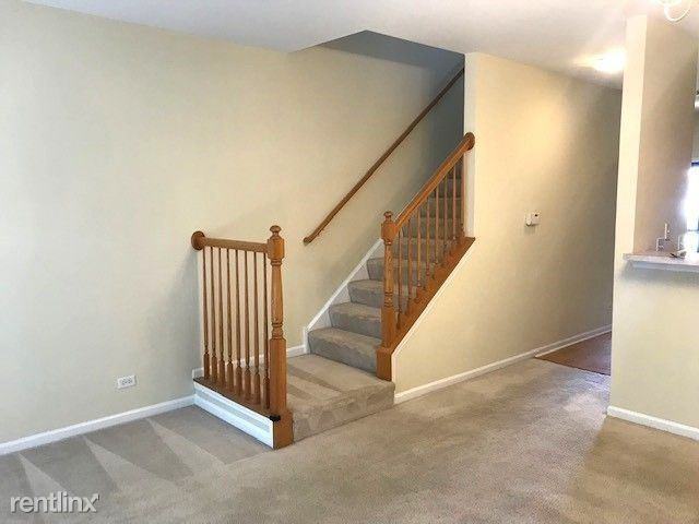 2440 Oneida Ln - Photo 3 of 16