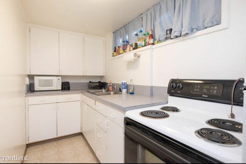 176 Se Cedar St - Photo 3 of 8