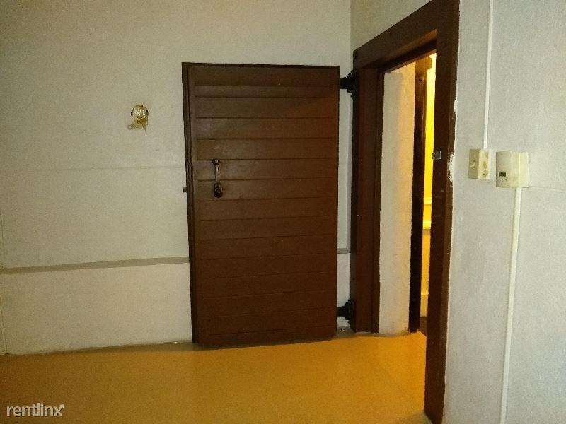 522 Franklin Street 1st Floor - Photo 3 of 5