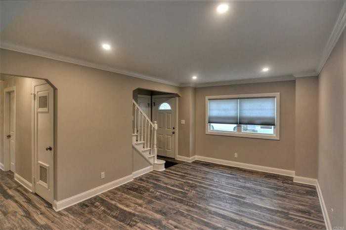 388 Seaford Ave - Photo 3 of 12