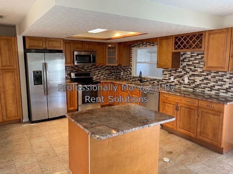 5521 Westshore Dr - Photo 3 of 22