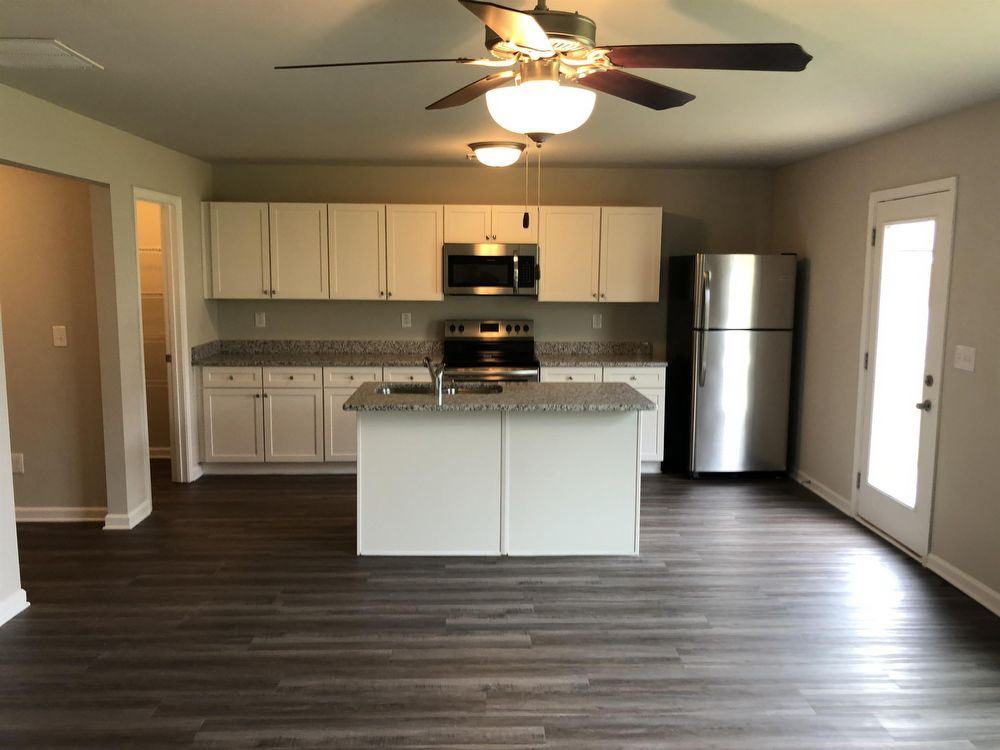 305 Nutwood Trce - Photo 3 of 23