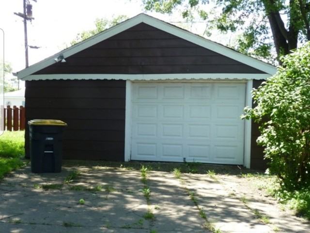 17052 Greenbay - Photo 2 of 9