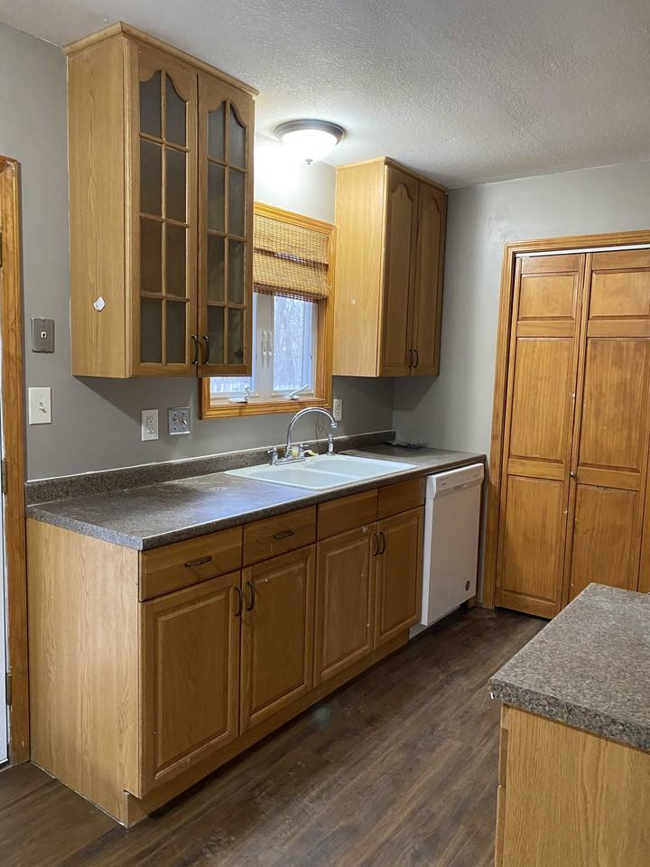 213 N Minnesota St - Photo 2 of 10