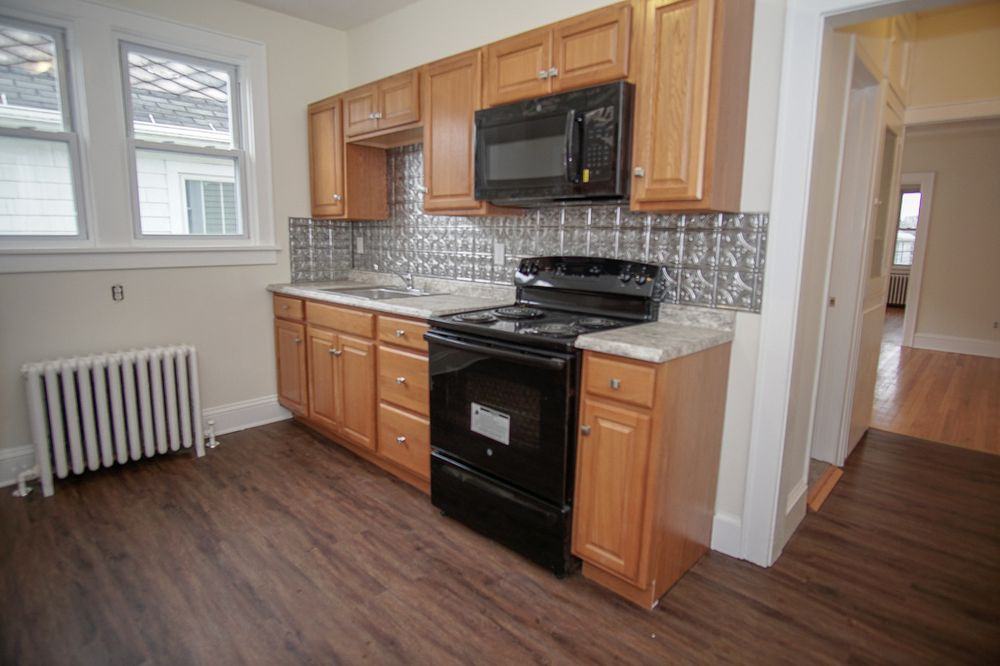 102 Woodlawn Avenue - Unit 2 - Photo 2 of 12