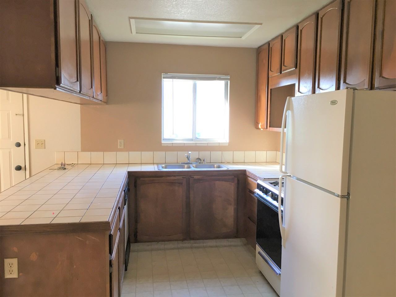 Oak Tree Apartments - Photo 2 of 8