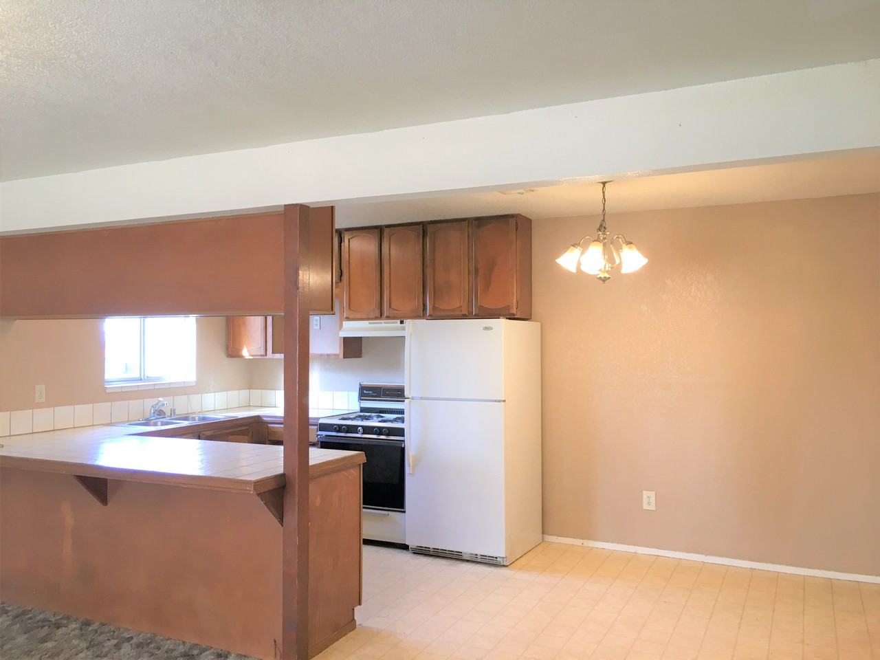 Oak Tree Apartments - Photo 3 of 8