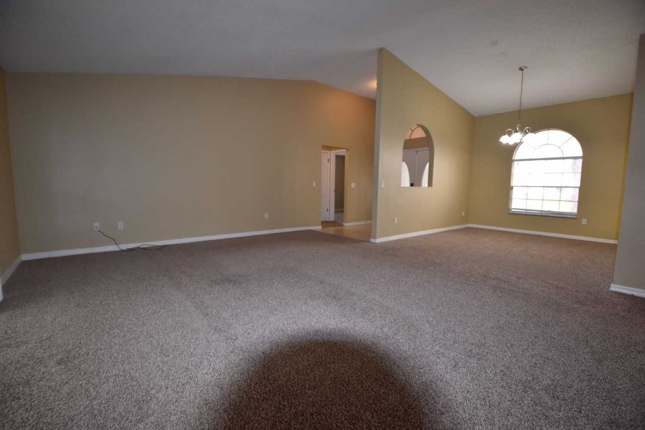 18831 Parade Rd - Photo 2 of 26