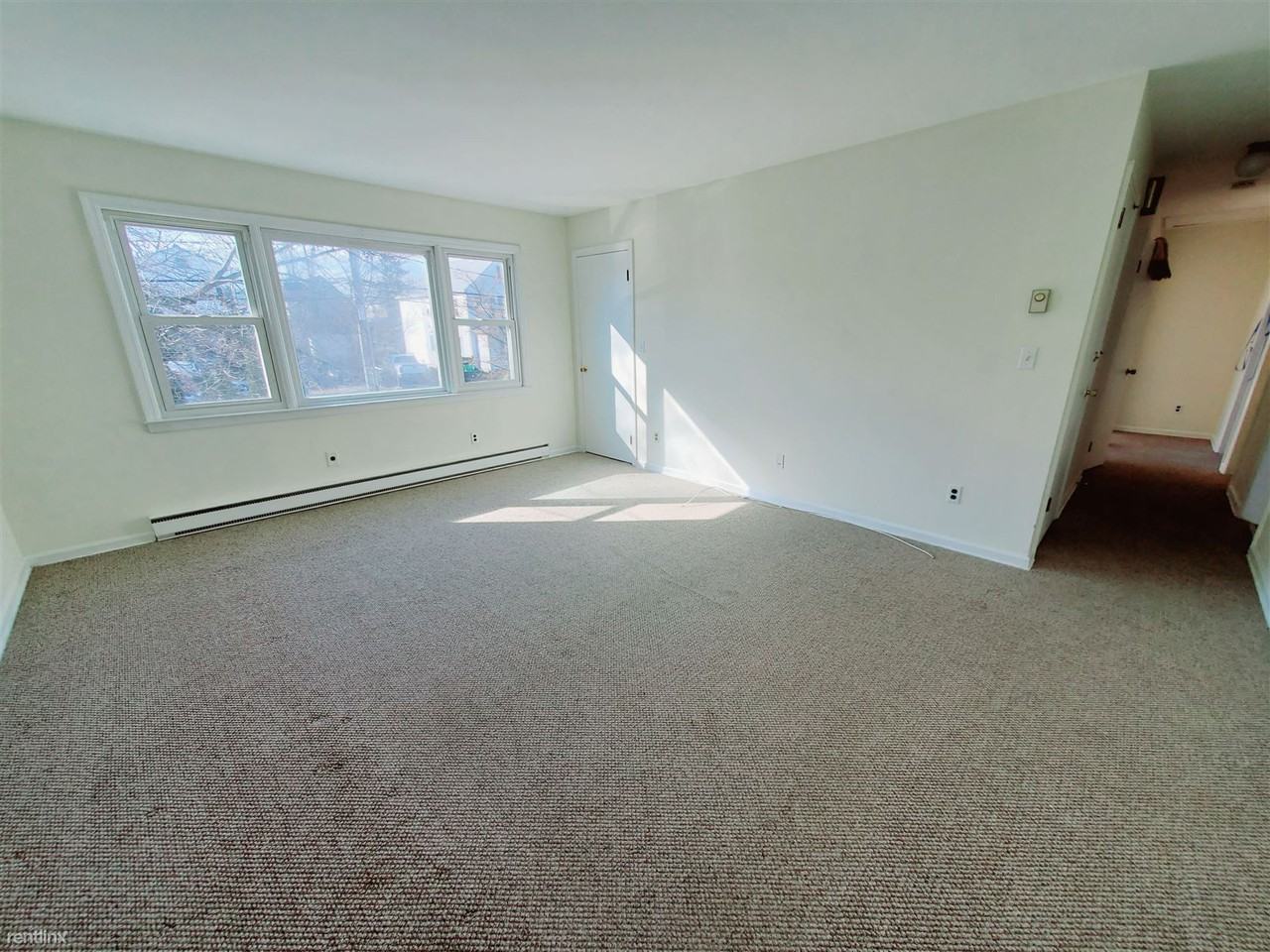 2 Bedroom + Den - Avery St. - Photo 2 of 7