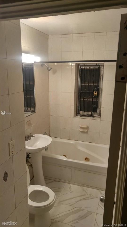 251 Nw 45th St - Photo 2 of 9
