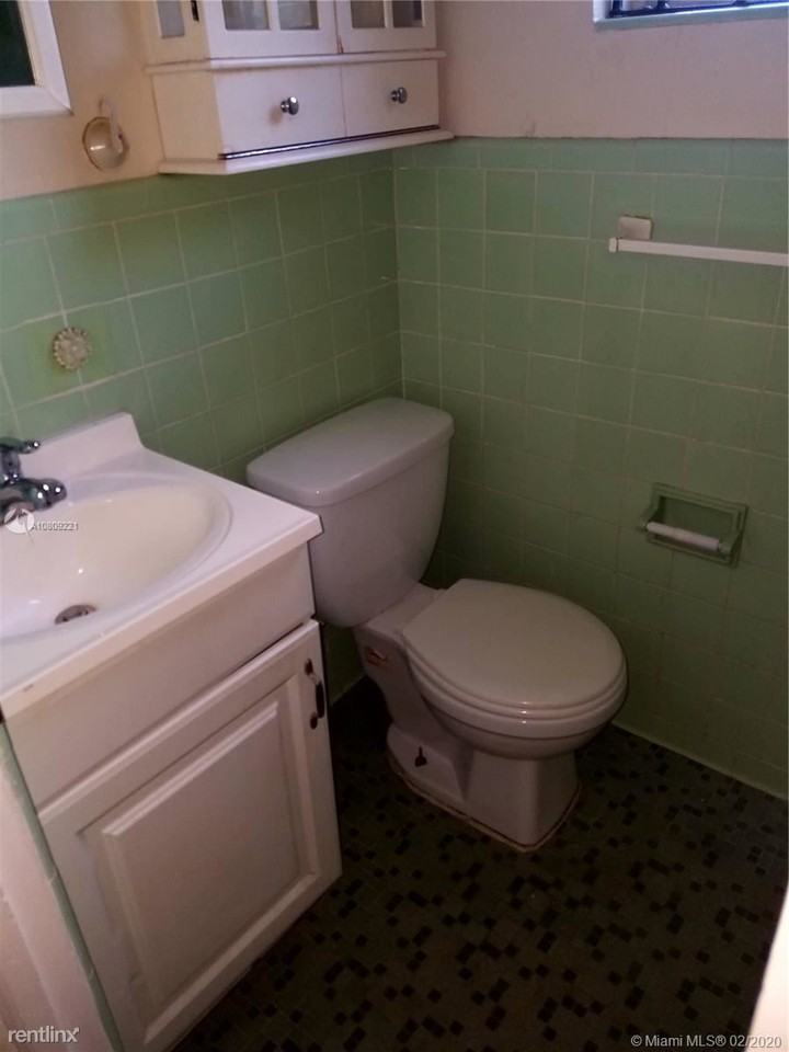 771 Nw 47th St - Photo 2 of 11