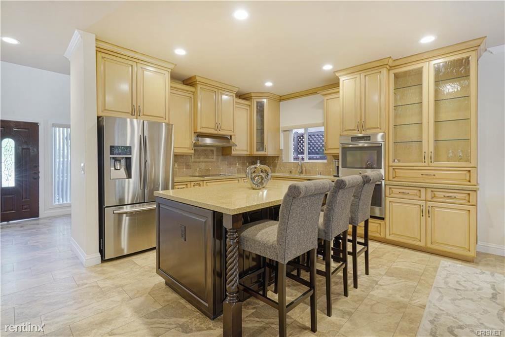 9230 Lakeview Ter - Photo 2 of 10