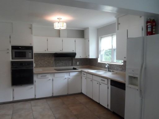 229 Beachview Dr NE - Photo 3 of 14