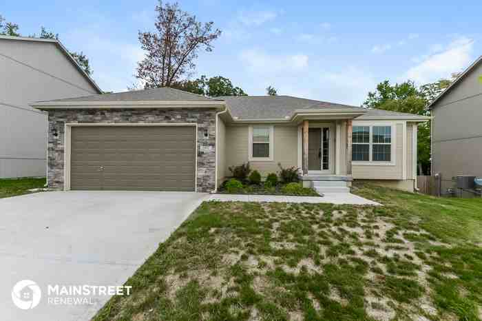 1402 Northwest Hilltop Lane